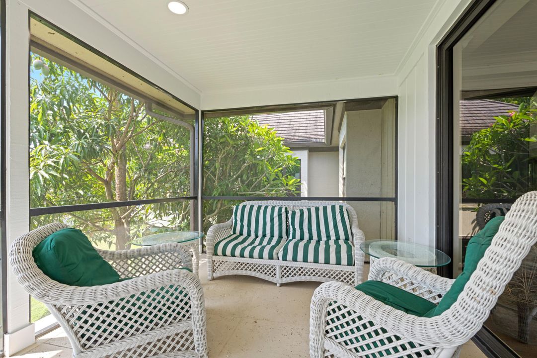 合同活跃: $9,000 (3 贝兹, 3 浴室, 1800 平方英尺)