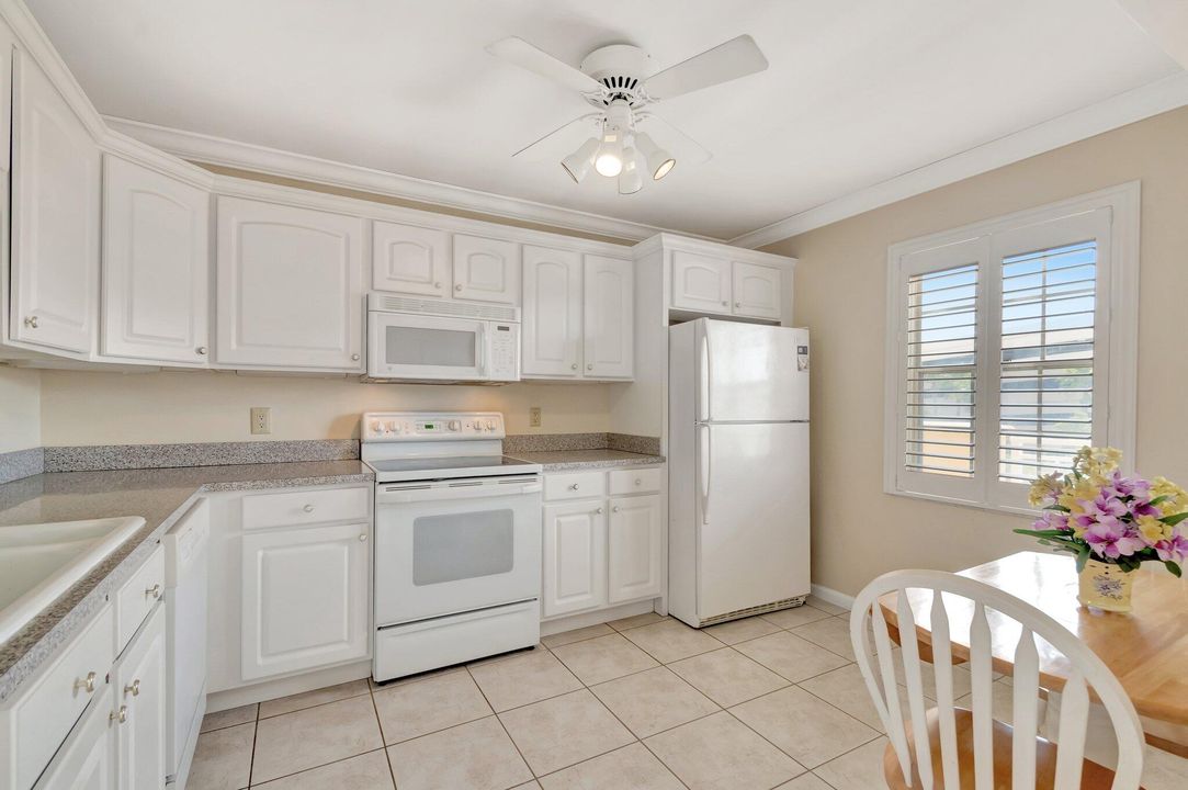 For Sale: $239,900 (2 beds, 2 baths, 1440 Square Feet)