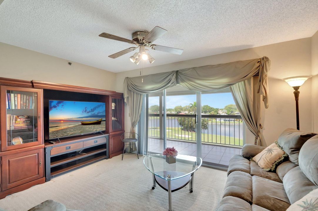 For Sale: $239,900 (2 beds, 2 baths, 1440 Square Feet)