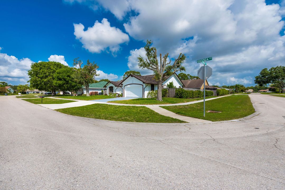 合同活跃: $695,000 (4 贝兹, 2 浴室, 2316 平方英尺)