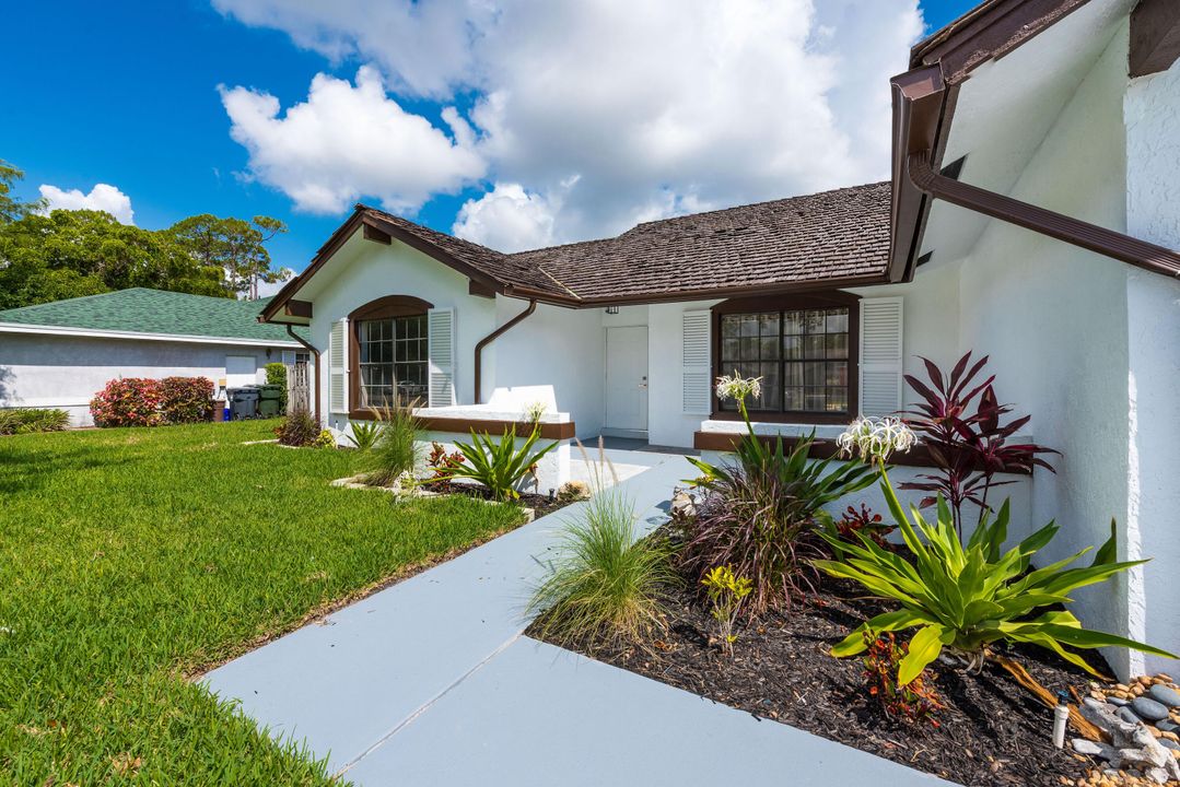 合同活跃: $695,000 (4 贝兹, 2 浴室, 2316 平方英尺)