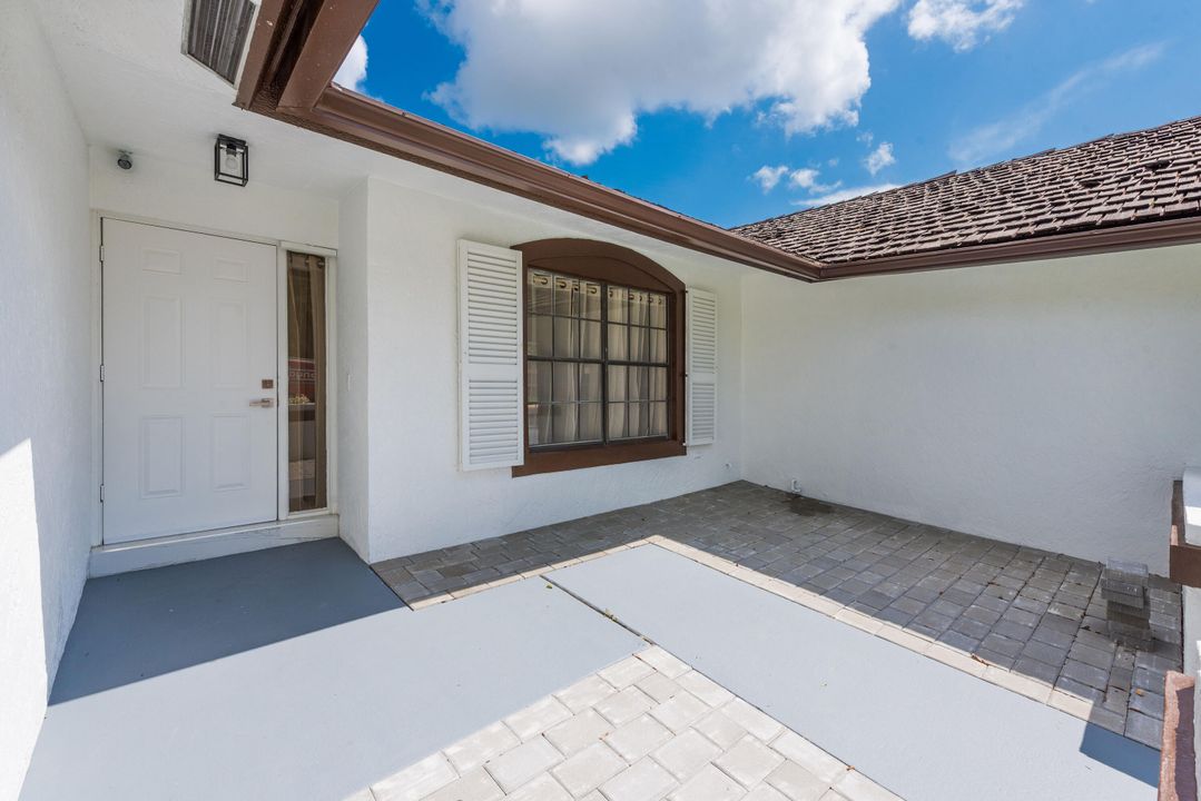 合同活跃: $695,000 (4 贝兹, 2 浴室, 2316 平方英尺)