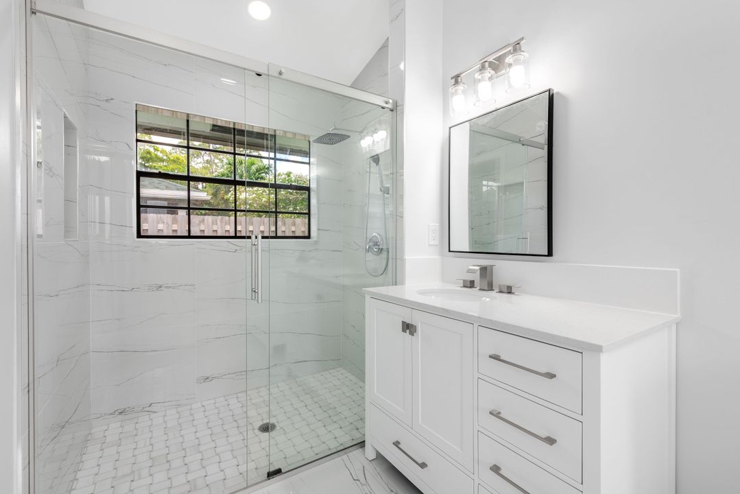 合同活跃: $695,000 (4 贝兹, 2 浴室, 2316 平方英尺)