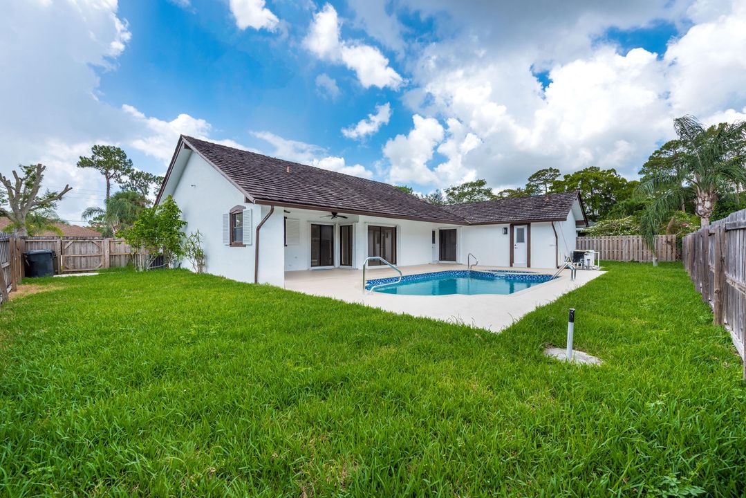 合同活跃: $695,000 (4 贝兹, 2 浴室, 2316 平方英尺)