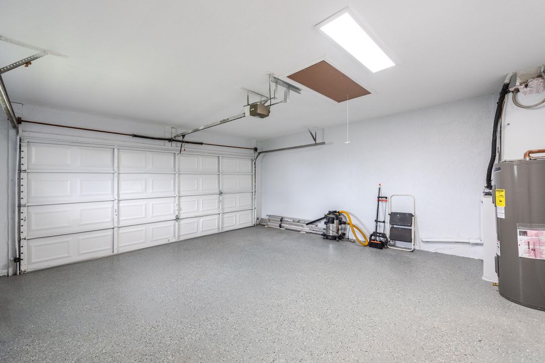 合同活跃: $695,000 (4 贝兹, 2 浴室, 2316 平方英尺)