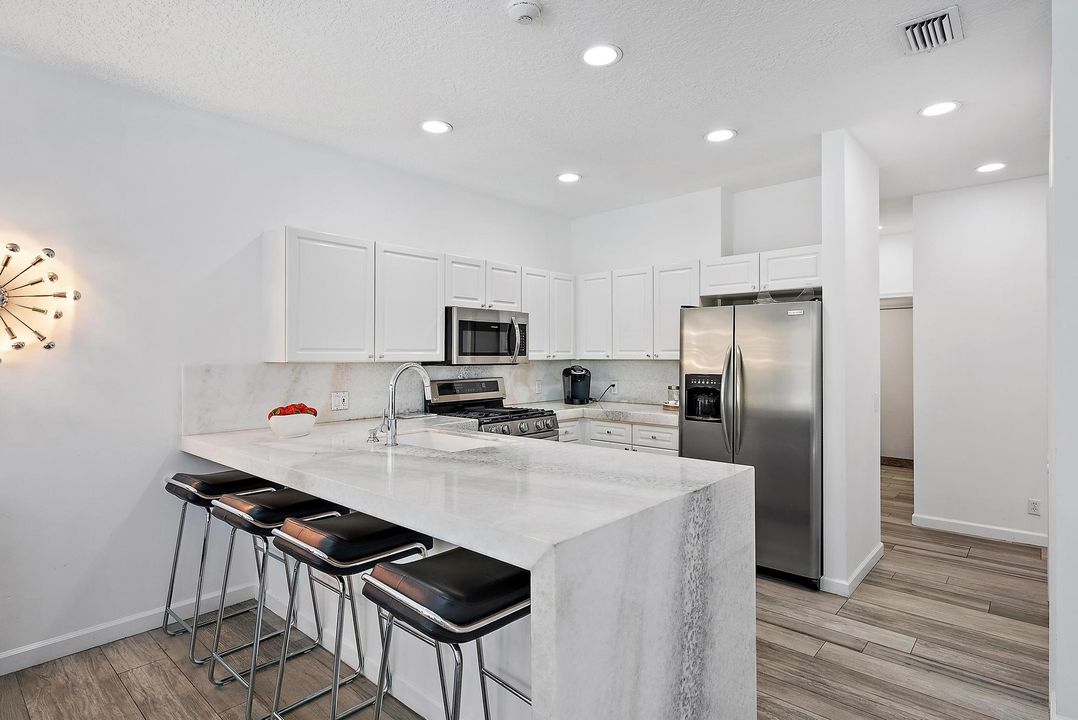 For Rent: $12,500 (4 beds, 3 baths, 2556 Square Feet)