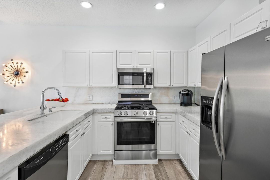 For Rent: $12,500 (4 beds, 3 baths, 2556 Square Feet)