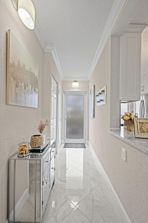 合同活跃: $6,000 (2 贝兹, 2 浴室, 1000 平方英尺)