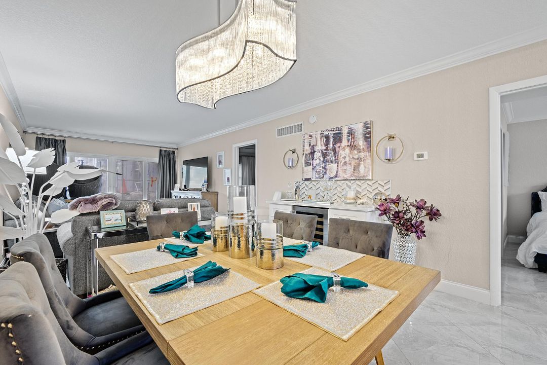 合同活跃: $6,000 (2 贝兹, 2 浴室, 1000 平方英尺)