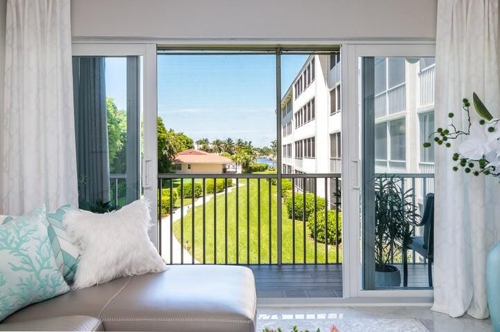 合同活跃: $6,000 (2 贝兹, 2 浴室, 1000 平方英尺)