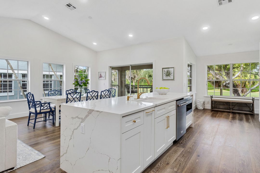 Под контрактом: $9,000 (2 спален, 2 ванн, 1700 Квадратных фут)