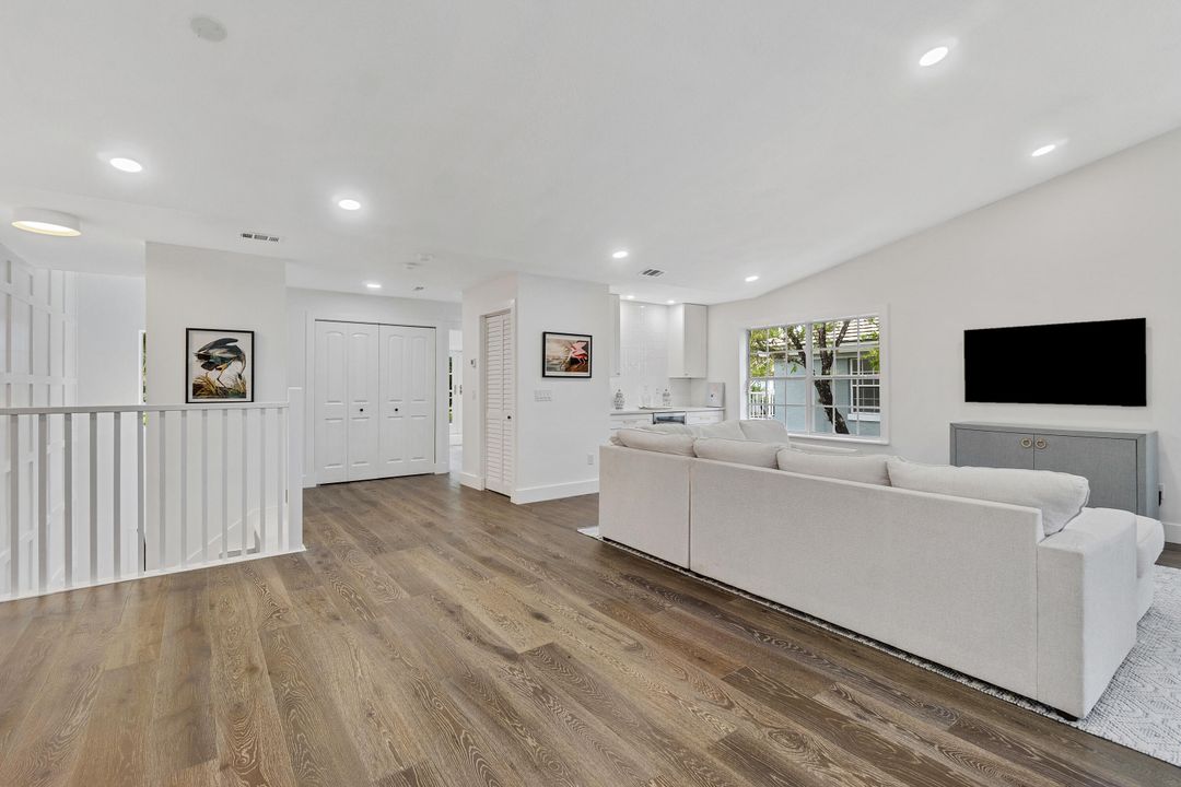 Под контрактом: $9,000 (2 спален, 2 ванн, 1700 Квадратных фут)