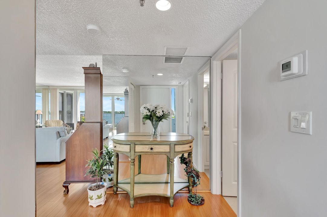 For Sale: $475,000 (2 beds, 2 baths, 1408 Square Feet)