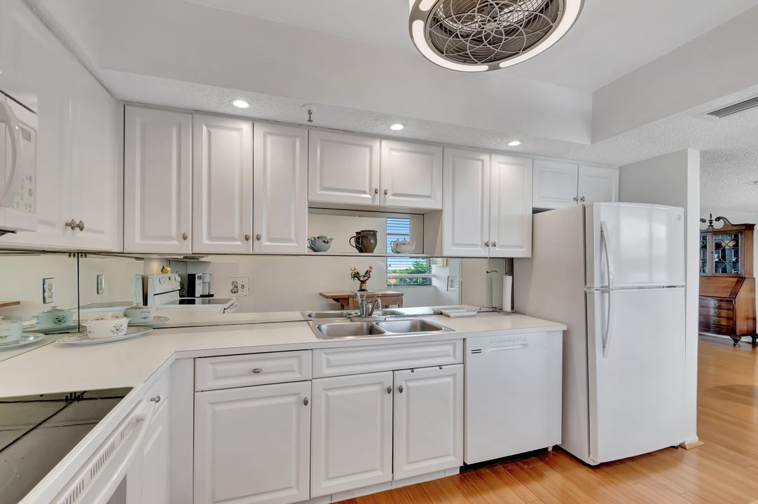 For Sale: $475,000 (2 beds, 2 baths, 1408 Square Feet)