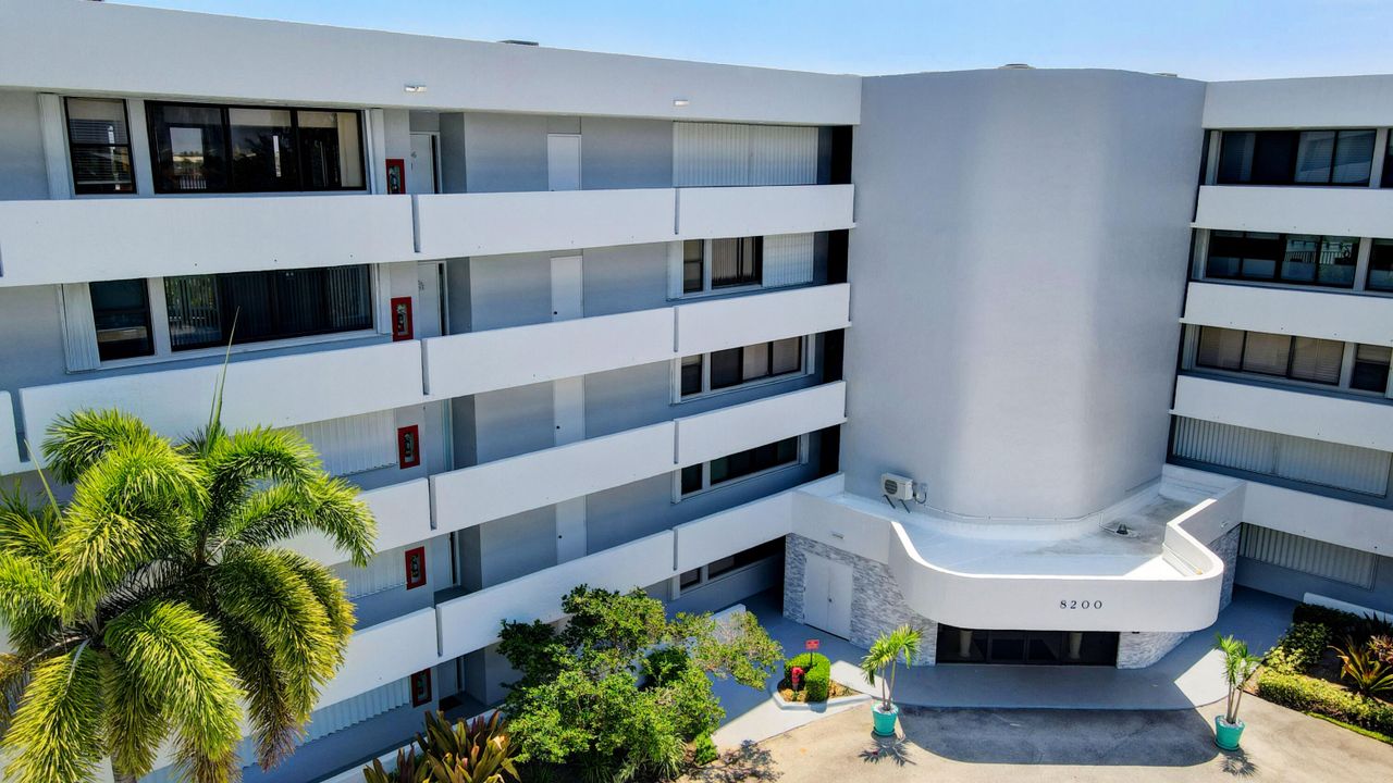 For Sale: $475,000 (2 beds, 2 baths, 1408 Square Feet)