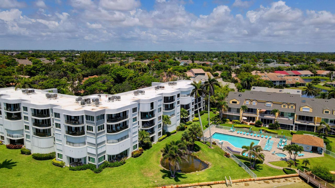 For Sale: $475,000 (2 beds, 2 baths, 1408 Square Feet)