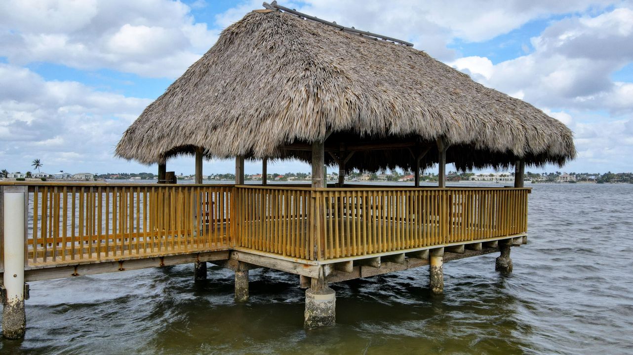 For Sale: $475,000 (2 beds, 2 baths, 1408 Square Feet)