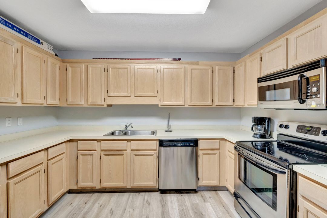 For Sale: $475,000 (2 beds, 2 baths, 1408 Square Feet)