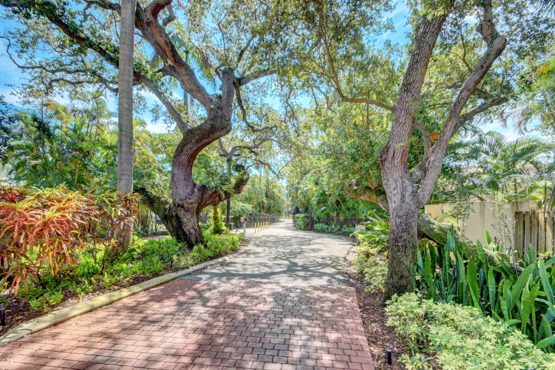 For Sale: $475,000 (2 beds, 2 baths, 1408 Square Feet)