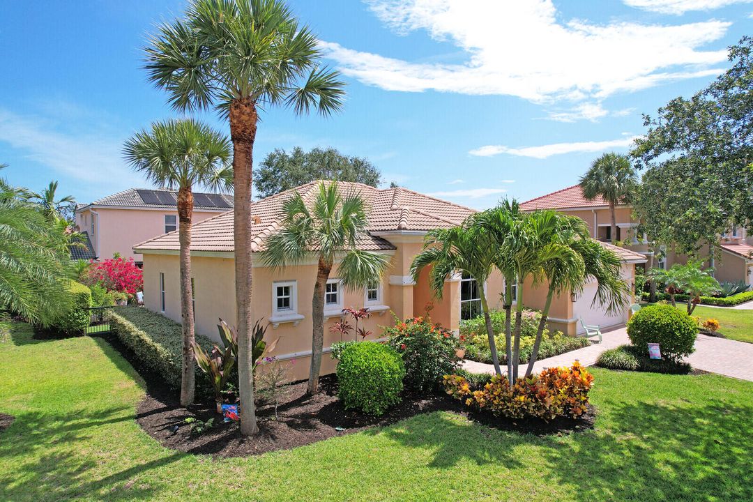 For Sale: $1,099,995 (3 beds, 3 baths, 2371 Square Feet)