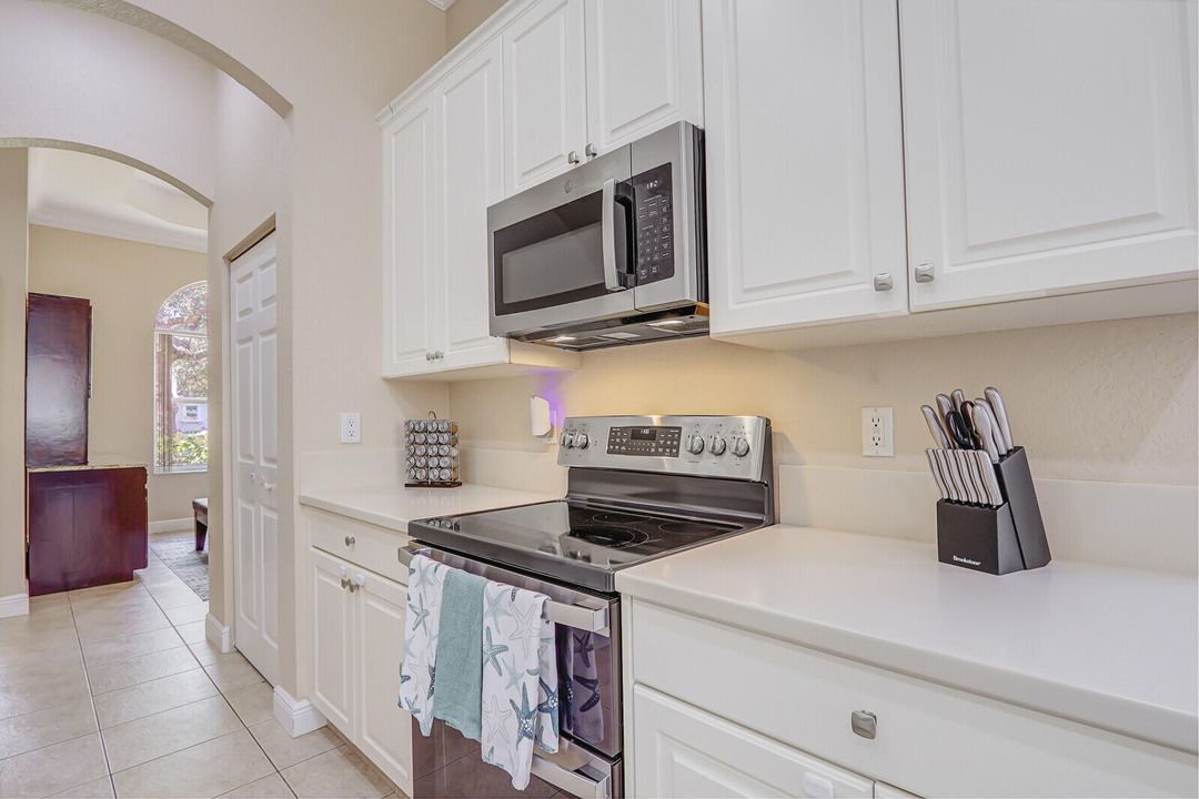 For Sale: $1,099,995 (3 beds, 3 baths, 2371 Square Feet)