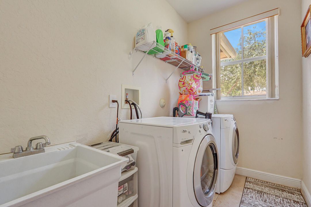 For Sale: $1,099,995 (3 beds, 3 baths, 2371 Square Feet)