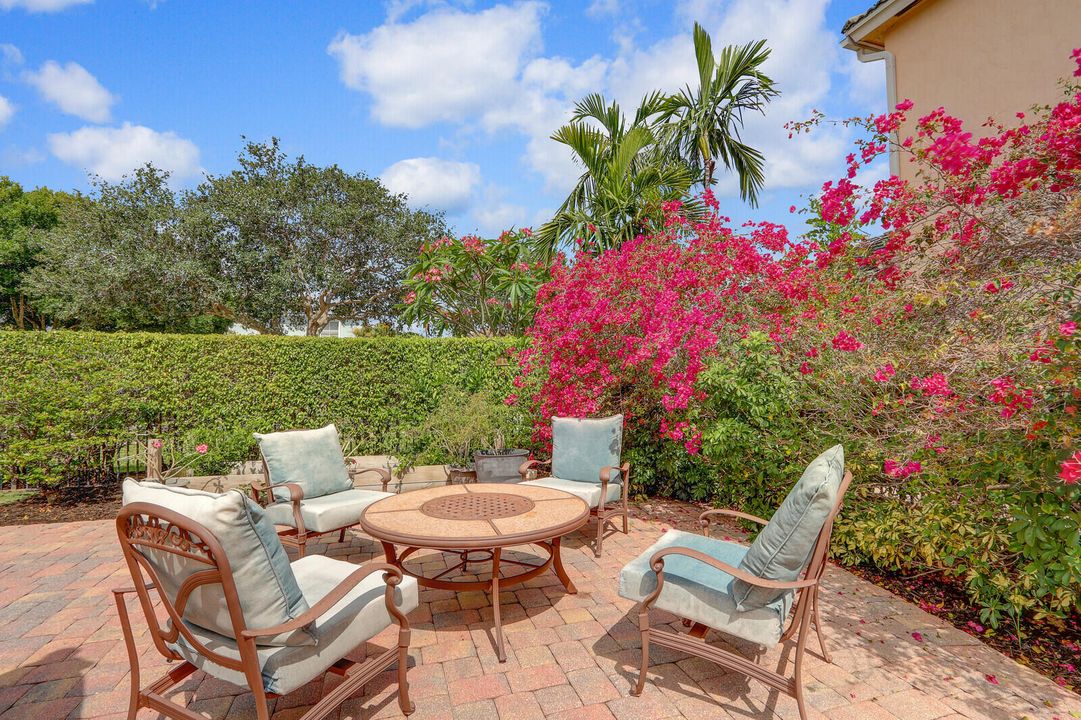 For Sale: $1,099,995 (3 beds, 3 baths, 2371 Square Feet)