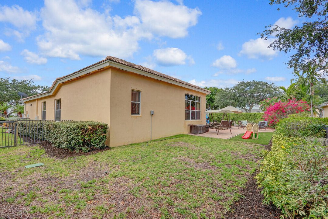 For Sale: $1,099,995 (3 beds, 3 baths, 2371 Square Feet)