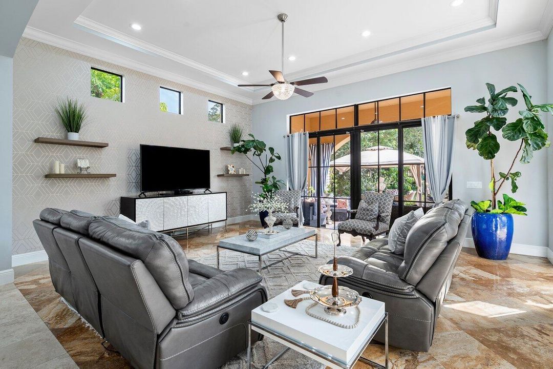 For Sale: $1,925,000 (6 beds, 4 baths, 4707 Square Feet)