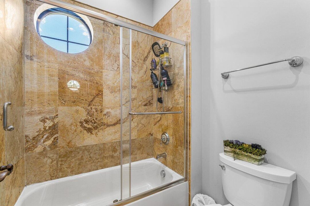 For Sale: $1,925,000 (6 beds, 4 baths, 4707 Square Feet)