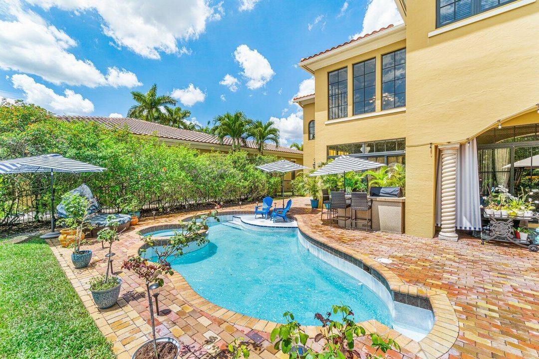 For Sale: $1,925,000 (6 beds, 4 baths, 4707 Square Feet)