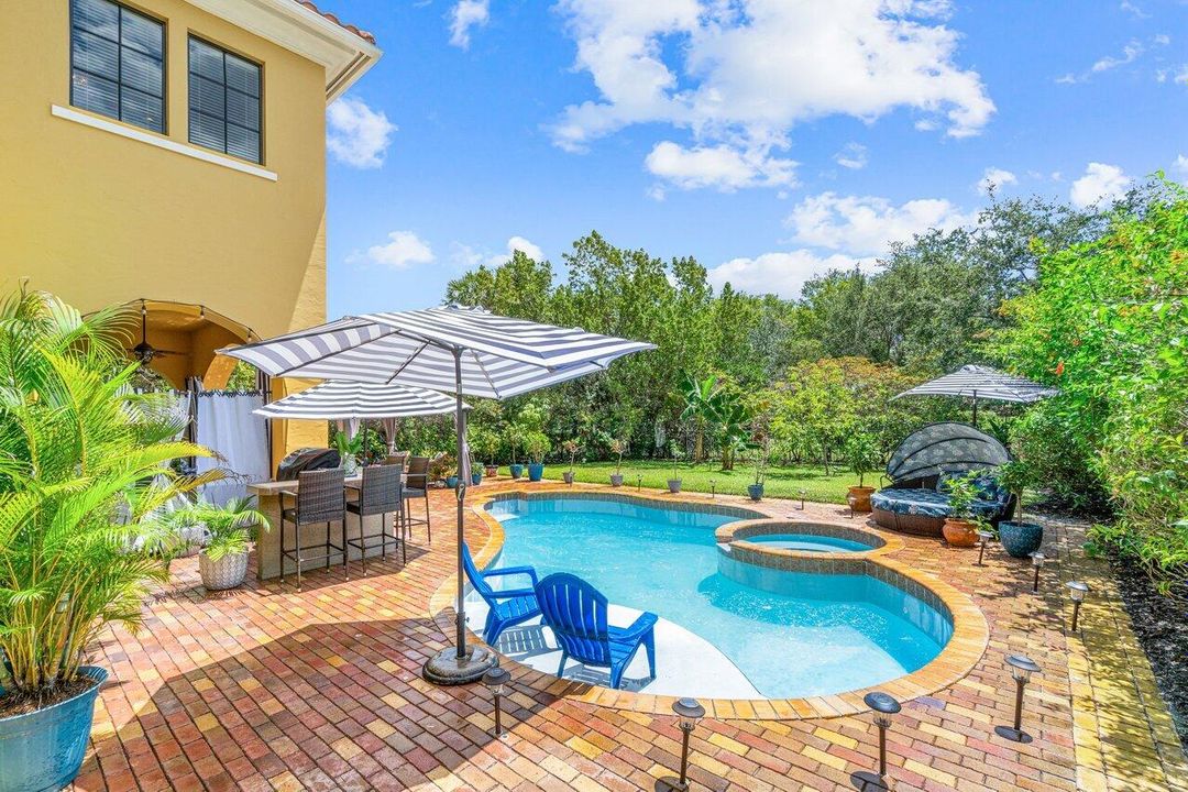 For Sale: $1,925,000 (6 beds, 4 baths, 4707 Square Feet)