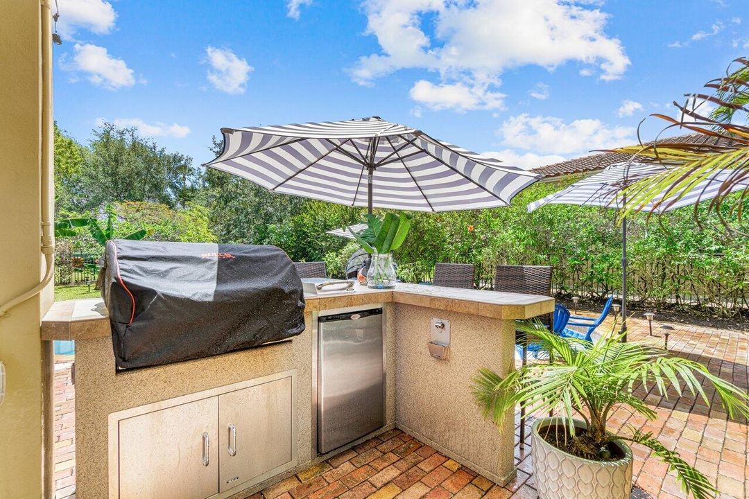 For Sale: $1,925,000 (6 beds, 4 baths, 4707 Square Feet)