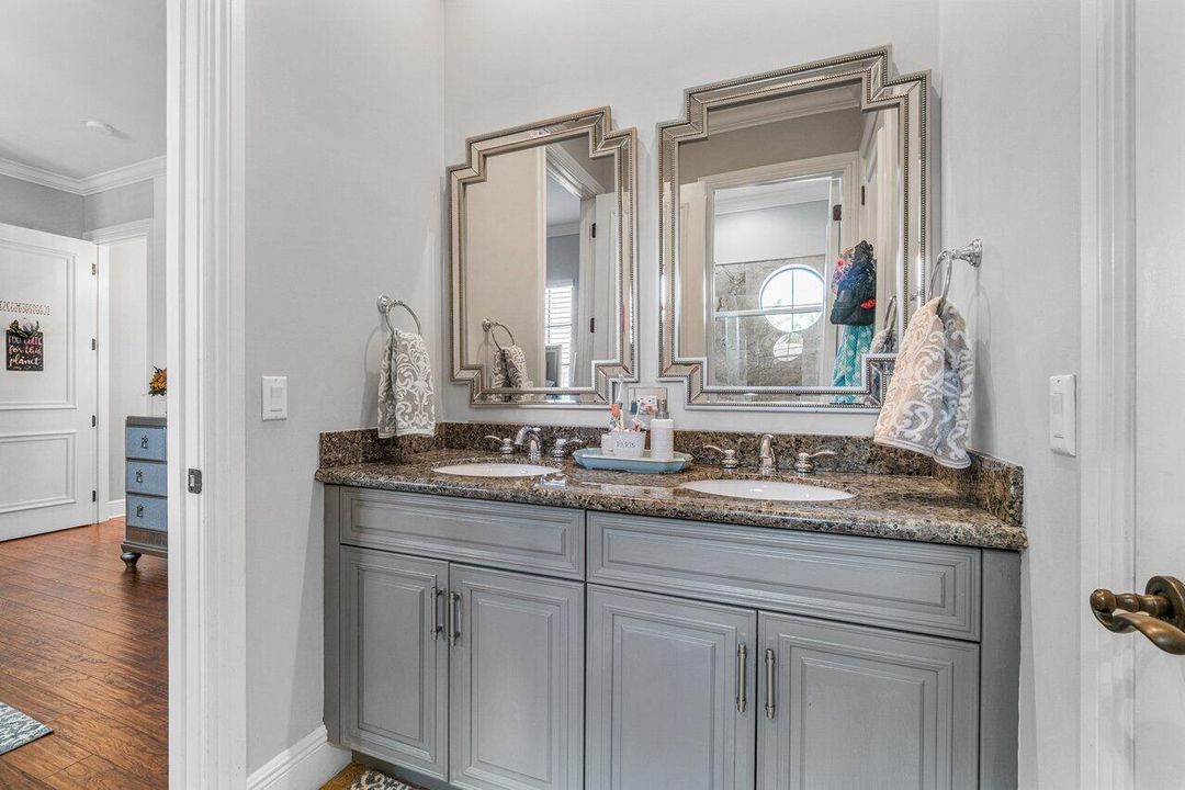 For Sale: $1,925,000 (6 beds, 4 baths, 4707 Square Feet)