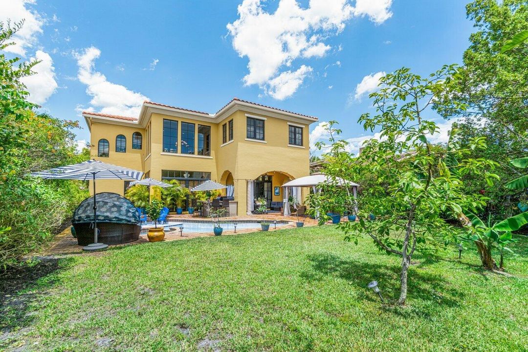 For Sale: $1,925,000 (6 beds, 4 baths, 4707 Square Feet)