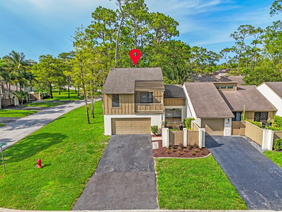 Active With Contract: $399,000 (3 beds, 2 baths, 1790 Square Feet)