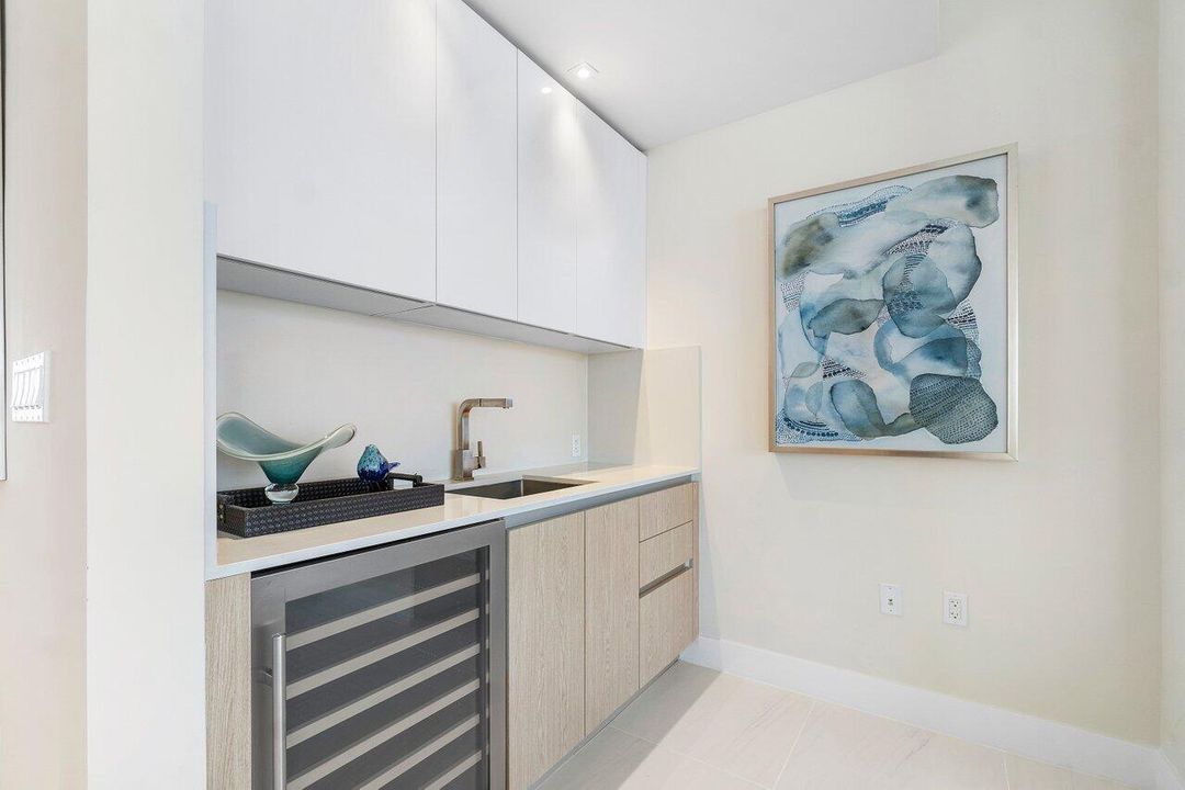 For Rent: $23,000 (2 beds, 2 baths, 2525 Square Feet)