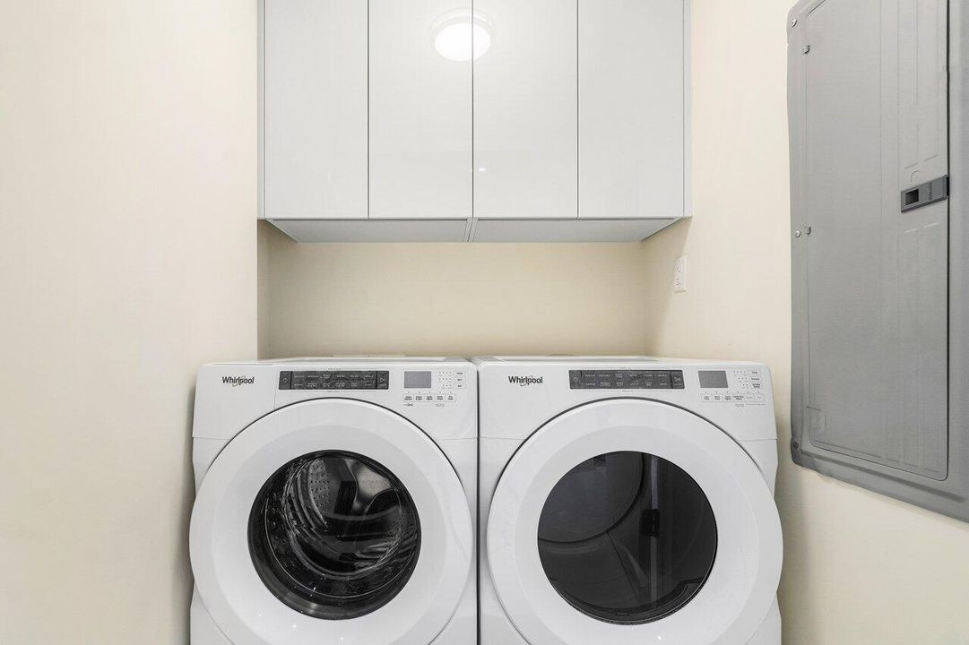 For Rent: $23,000 (2 beds, 2 baths, 2525 Square Feet)