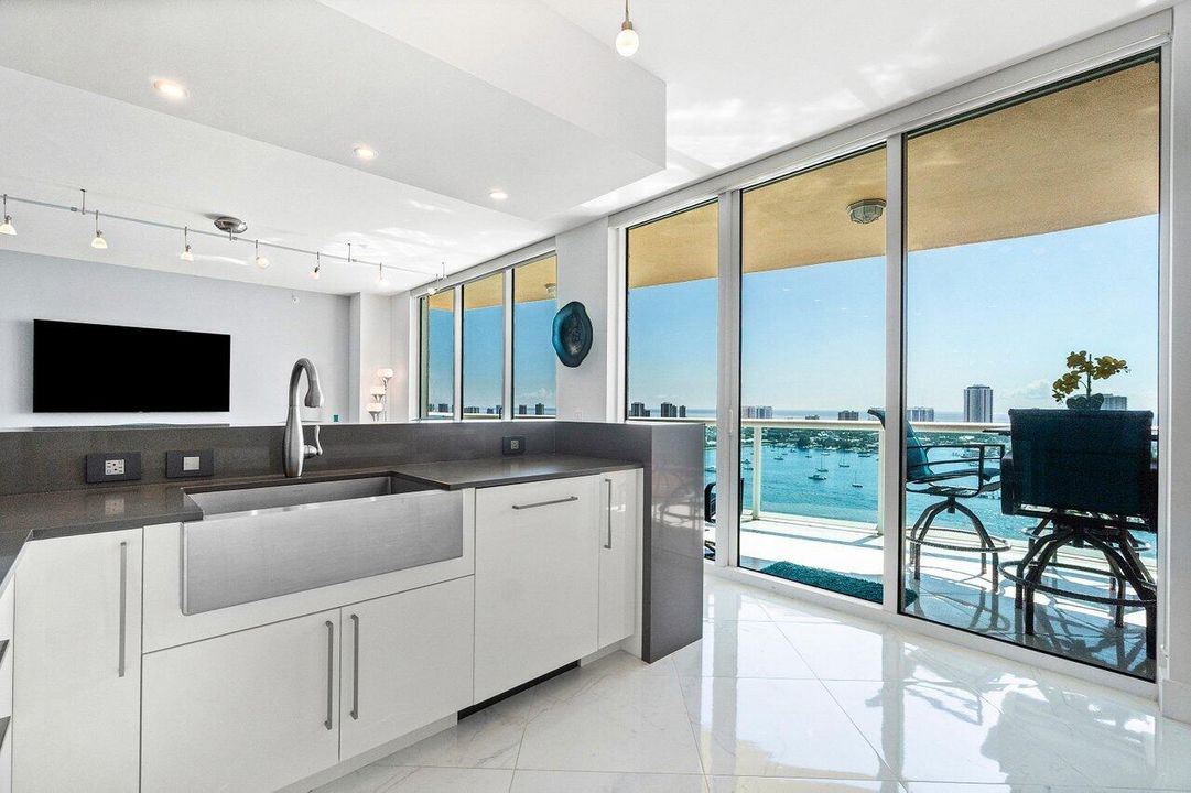 На продажу: $1,170,000 (3 спален, 2 ванн, 2150 Квадратных фут)