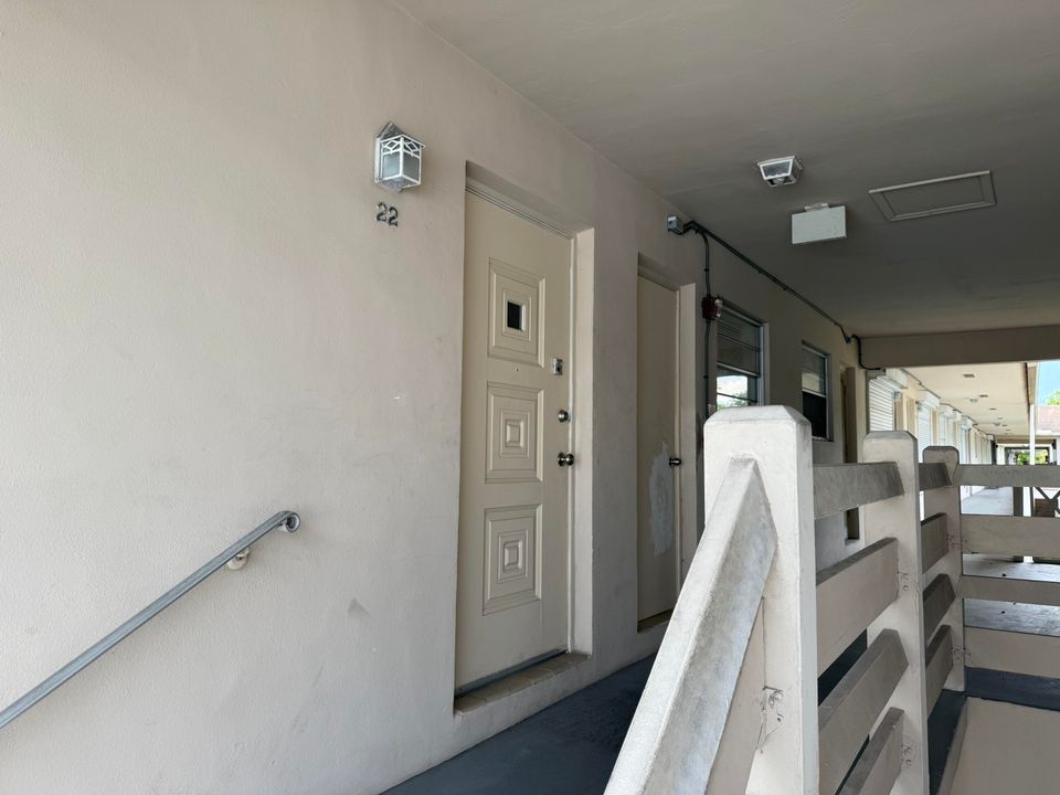 For Sale: $139,500 (1 beds, 1 baths, 672 Square Feet)