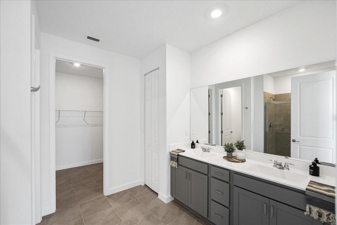 En Renta: $2,950 (4 camas, 2 baños, 1937 Pies cuadrados)