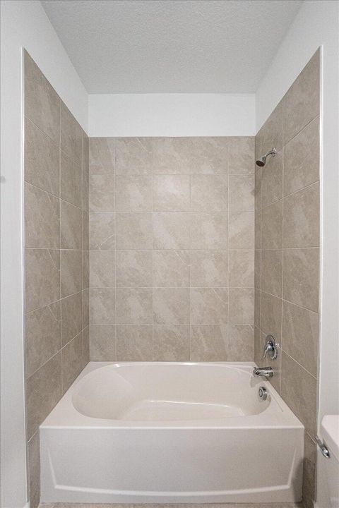 En Renta: $2,950 (4 camas, 2 baños, 1937 Pies cuadrados)