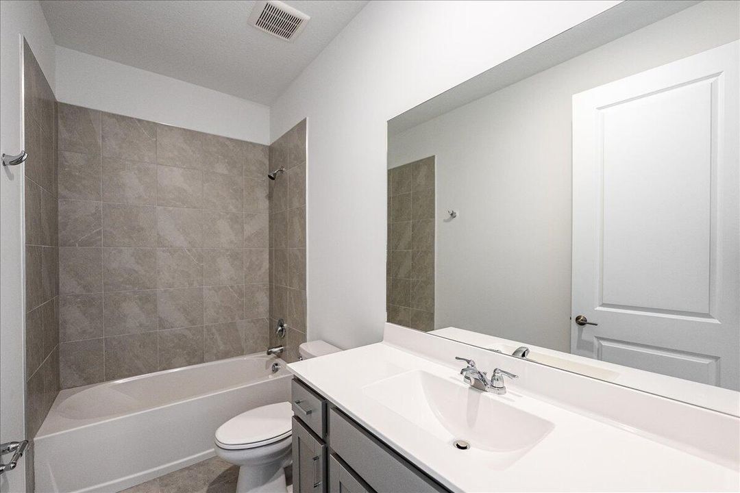 En Renta: $2,950 (4 camas, 2 baños, 1937 Pies cuadrados)