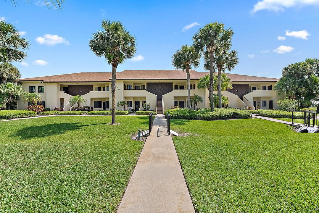 Недавно продано: $275,000 (2 спален, 2 ванн, 1196 Квадратных фут)