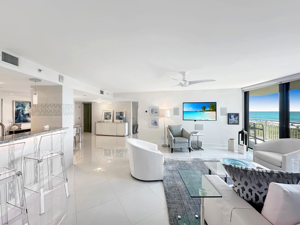 Active With Contract: $1,060,000 (2 beds, 2 baths, 1445 Square Feet)
