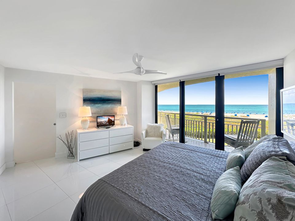 Active With Contract: $1,060,000 (2 beds, 2 baths, 1445 Square Feet)