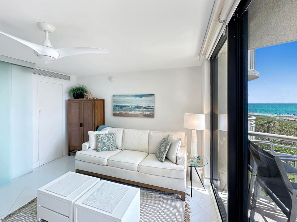 Active With Contract: $1,060,000 (2 beds, 2 baths, 1445 Square Feet)