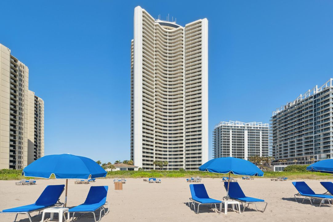 Active With Contract: $1,060,000 (2 beds, 2 baths, 1445 Square Feet)