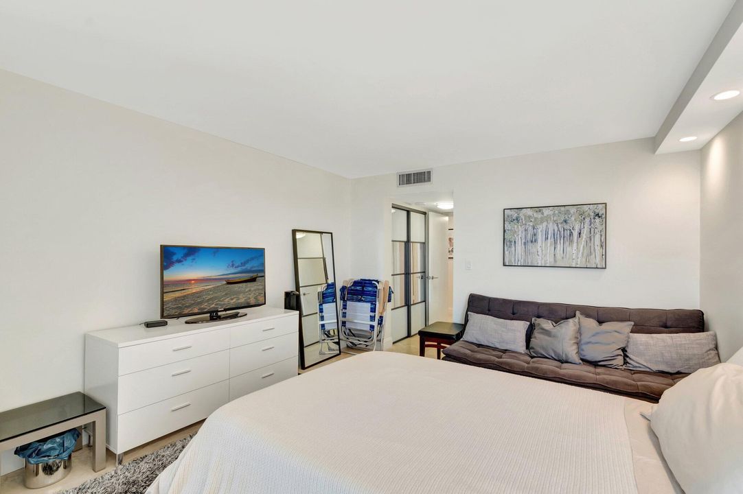 Active With Contract: $9,000 (2 beds, 2 baths, 1580 Square Feet)