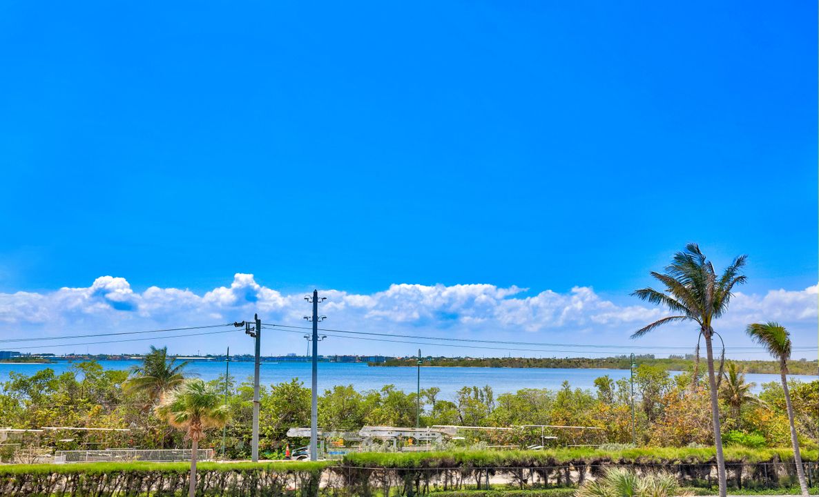 Active With Contract: $9,000 (2 beds, 2 baths, 1580 Square Feet)